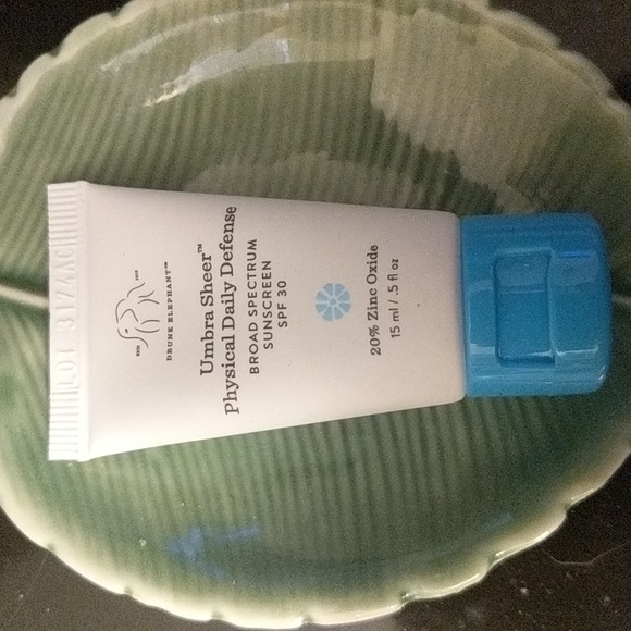 Broad Spectrum SPF 30 Sunscreen - Picture 1 of 3